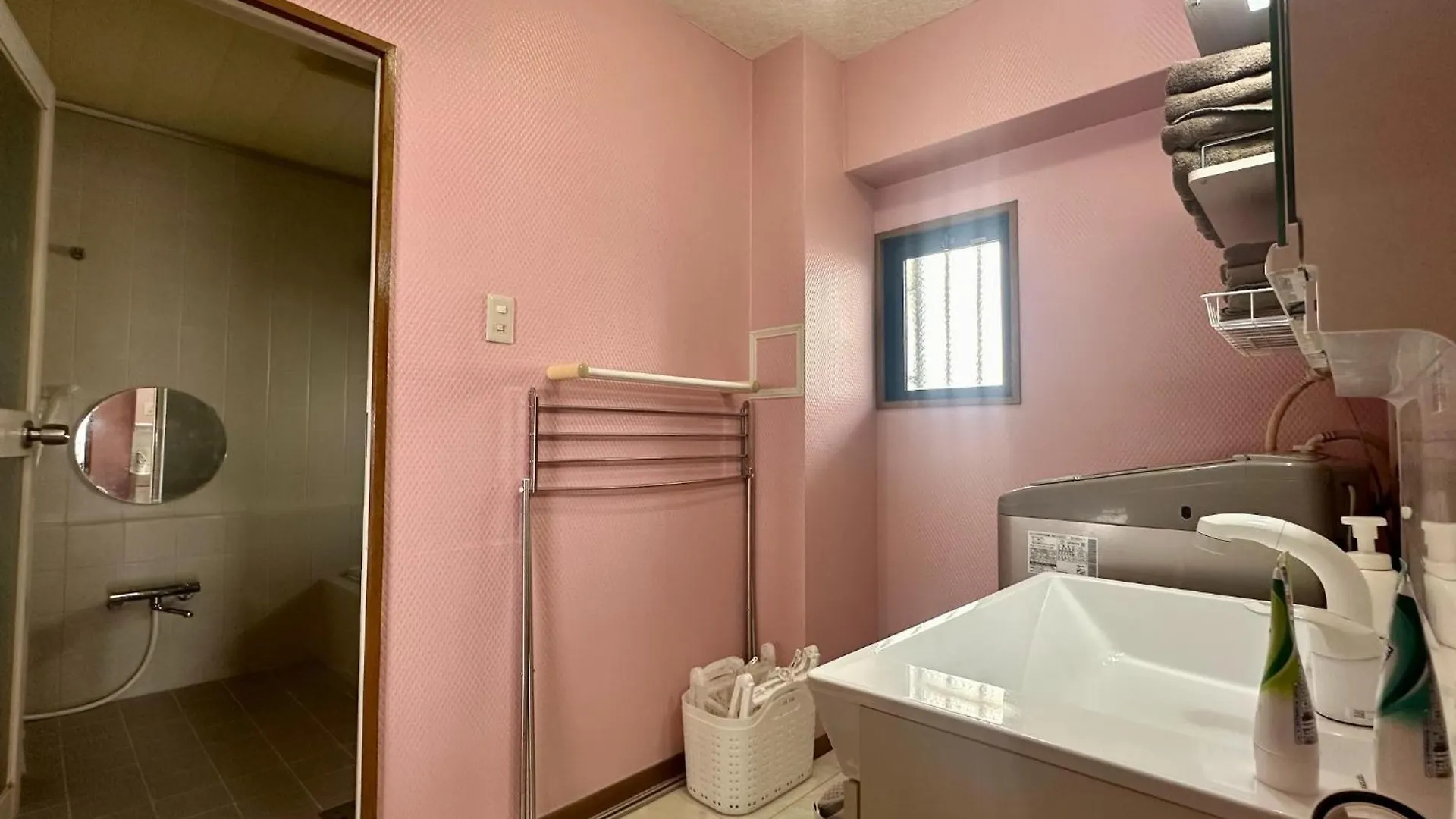 Apartment Pine Look Mansion - Vacation Stay 8087 Osaka
